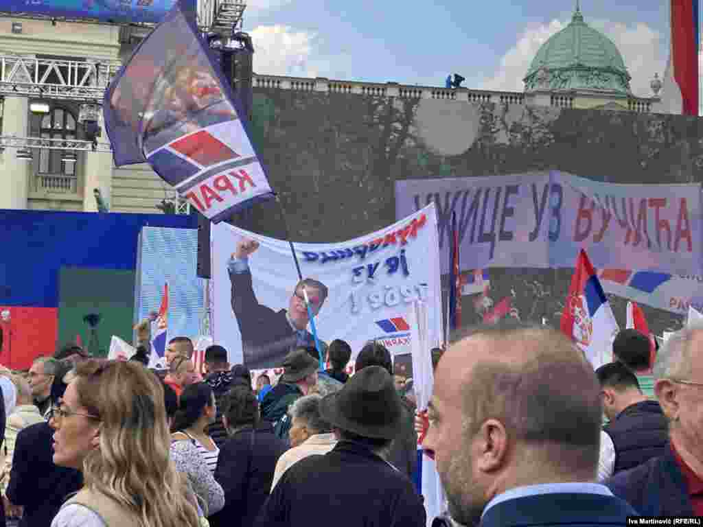 Okupljanje ispred parlamenta Srbije