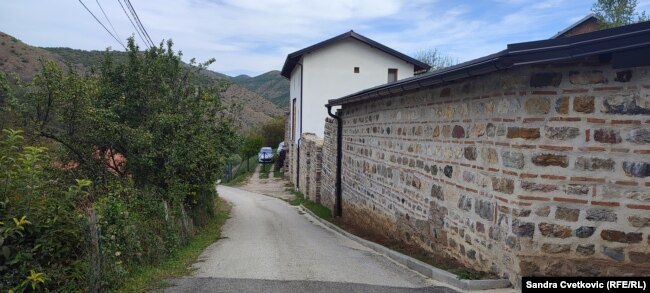 Kështu dukej një rrugë në fshatin Banjskë.