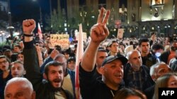 تجمع مخالفان لایحه «عوامل خارجی» مقابل پارلمان گرجستان