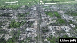 Аналітики наголошують, що невеликий і повністю зруйнований населений пункт не пропонує російським військам надійного оперативного плацдарму для подальших наступальних дій
