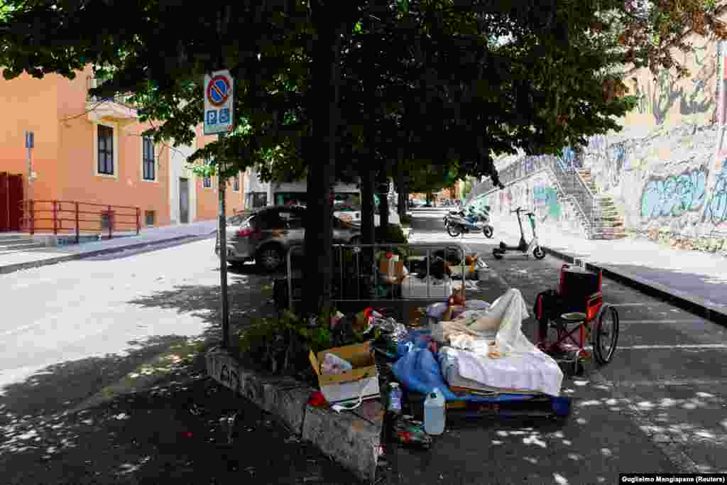 Toplotni udar u Rimu je posebno težak i za ljude koji žive na ulicama.&nbsp;