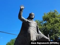 "Ovaj spomenik, interpretativno gledano, nije ušao u zadiranje negativnog revizionističkog tumačenja prošlosti", kaže historičar Dženan Dautović.