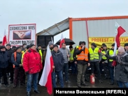 Протест польських фермерів перед пунктом пропуску у Дорогуську