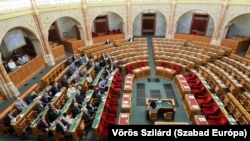 Camera principală a Parlamentului Ungariei, 5 februarie 2024. Cele mai multe dintre locurile goale sunt ale parlamentarilor din partidele guvernamentale. Absența lor a făcut imposibilă votul asupra candidaturii Suediei la NATO.