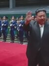 Снимен документарец за посетата на Ким на Москва: Авиони, гардисти и моржови