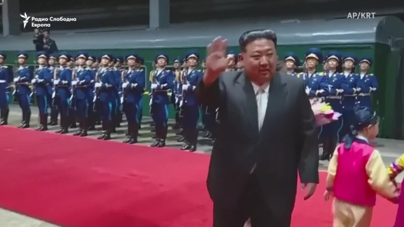 Снимен документарец за посетата на Ким на Москва: Авиони, гардисти и моржови