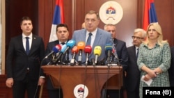 Predsjednik Republike Srpske Milorad Dodik na konferenciji za novinare nakon sastanka sa predstavnicima institucija Republike Srpske i liderima vladajućih partija 20. juna 2023., Banja Luka, BiH