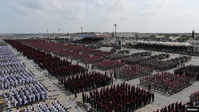 Военный парад хуситов в портовом городе Ходейда на Красном море. Йемен, 1 сентября 2022 года