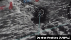 Вибух протитанкової міни ТМ-62 поруч із російським укріпленням після скиду з безпілотника