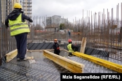 სამშენებლო მოედანი თბილისში, მარშალ გელოვანის გამზირზე მაღალსართულიანი საცხოვრებელი კომპლექსი შენდება, 2024 წელი