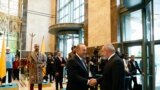 Министр иностранных дел Турции Мевлют Чавушоглу встречает премьер-министр Армении Никола Пашиняна на церемонии инаугурации президента Турции Реджепа Тайипа Эрдогана. Анкара, 3 июня 2023 г.