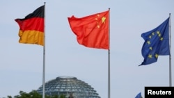 Zastave Njemačke, Kine i Evropske unije u Berlinu, Njemačka, 19. juna 2023. 