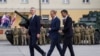 НАТО-ның бас хатшысы Йенс Столтенберг (сол жақта), Польшаның премьері Дональд Туск (ортада) және Ұлыбритания премьер-министрі Риши Сунак. Польша, 23 сәуір 2024 жыл. 