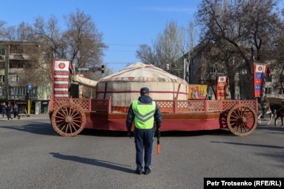 Желіде Эмили бейнеленген порно видеолар