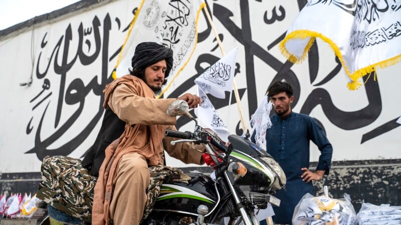 Talibanët afganë festojnë dyvjetorin e kthimit në pushtet