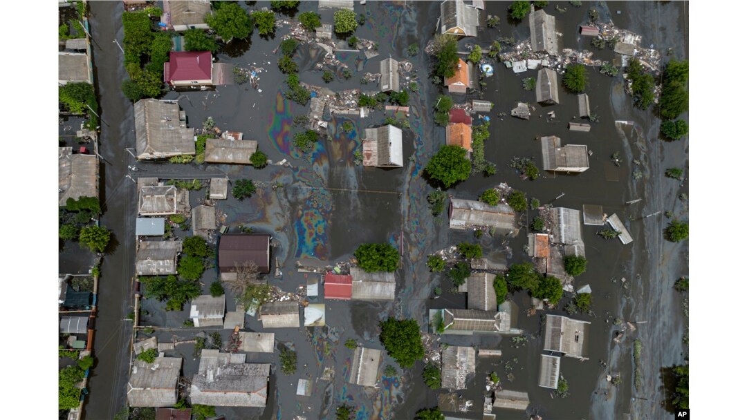 Distrugerea barajului Kahovka din Ucraina, o bombă ecologică cu ceas 