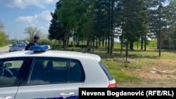 Policija u selu Malo Orašje nakon masovnog ubistva, 5. maj 2023.