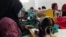 له کار او زده کړو محرومې ښځې؛ د روحي فشارونو په زغملو حرفه زده کوي

