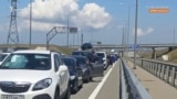 Автомобильная пробка на въезде на Керченский мост. Скриншот из записи Крым.Реалии (архивное фото)