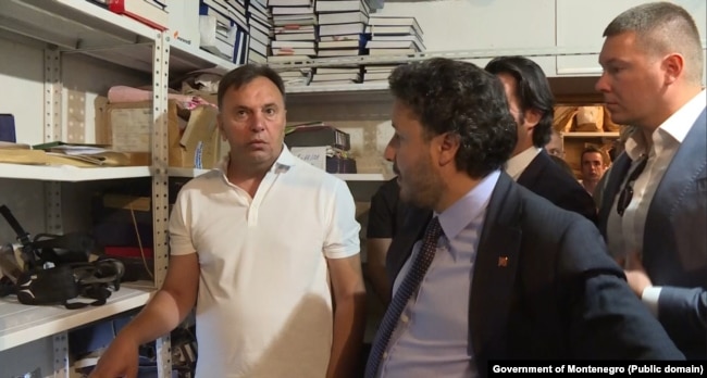 Kryeministri i Malit të Zi, Dritan Abazoviq, me ministra dhe personel në depon e Gjykatës së Lartë në Podgoricë.