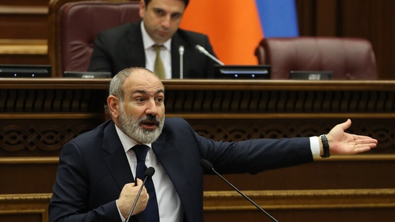 Pashinian Again Calls For New Armenian Constitution