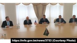 Türkmenistanyň daşary işler ministriniň orunbasary Wepa Hajiýew ABŞ-nyň Ýaragly güýçleriniň merkezi serkerdeliginiň serkerdesi, general Maýkl Kurilla bilen gepleşik geçirdi. 