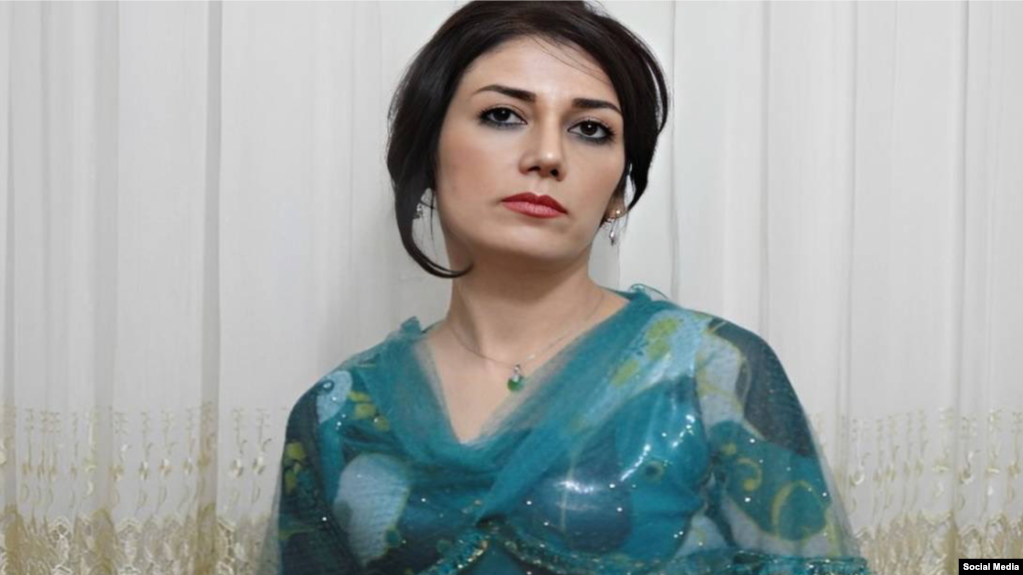 پخشان عزیزی از ۱۳ مردادماه سال گذشته در بازداشت به سر می‌برد و «چندین ماه» از حق دسترسی به وکیل و ملاقات با خانواده محروم بود