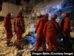 Noćna akcija u Kahramanmarašu. Smene spasilaca trajale su po 18 sati, a volonteri iz Srbije radili su zajedno sa tuskim spasilačkim timovima iz Organizacije za pretragu i spasavanje (AKUT).