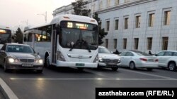 Gurtly -Parahat ugry boýunça gatnaýan 23 belgili ýolagçy awtobusy. Aşgabat. Mart, 2024. 