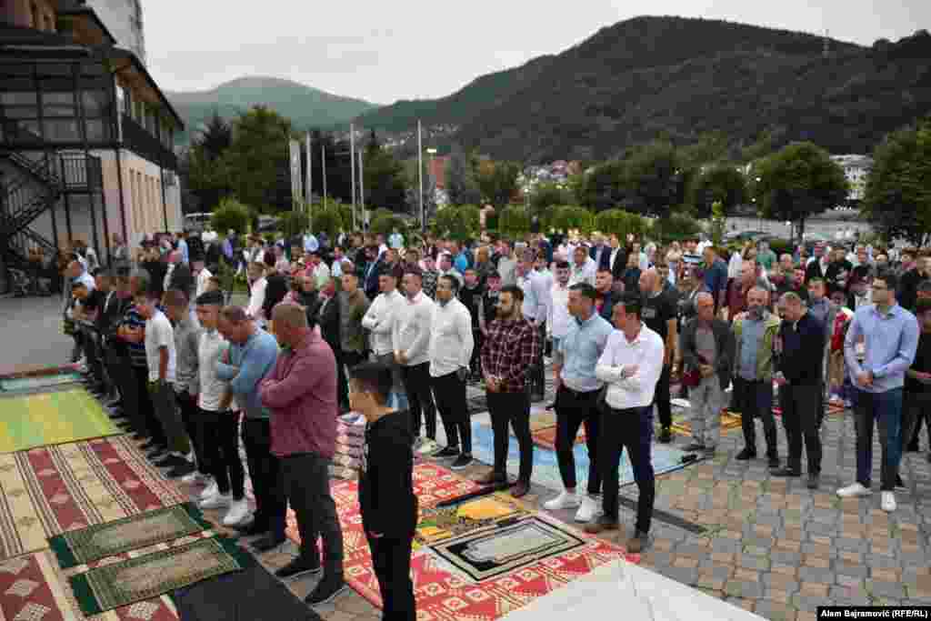 Najveći broj vjernika u Goraždu klanjao je bajram-namaz u Kajserija džamiji.