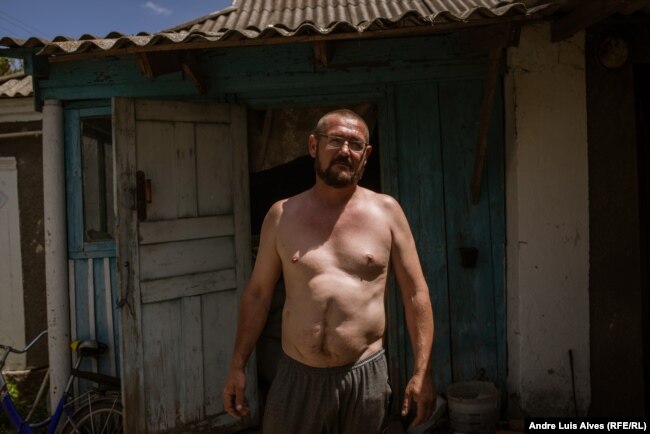 Kostyantyn Kyryczenko po qëndron në Odradokamjanka pavarësisht granatimeve pothuajse të vazhdueshme.