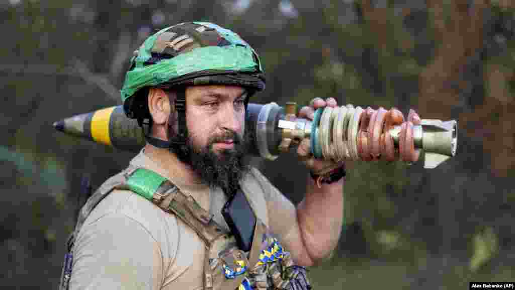 A Ukrainian soldier of the 3rd Separate Assault Brigade carries a 122-mm mortar near Bakhmut. Some 9 square kilometers had been retaken near Bakhmut and a further 28 square kilometers at various points in the south, Malyar said.