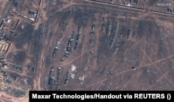 Спутниковый снимок расположения российских танков и артиллерии на военной базе возле села Медведевка, 11 февраля 2023 года