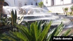 Сухумский фонтан «Грифоны»