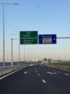 Imagine de pe autostrada de centură A0 Sud a capitalei, unde turcii de la Alsim Alarko au început lucrările la două loturi în 2020. Cei 33 de kilometri între DN6 și autostrada București-Constanța sunt circulabili în întregime doar din iulie 2024.