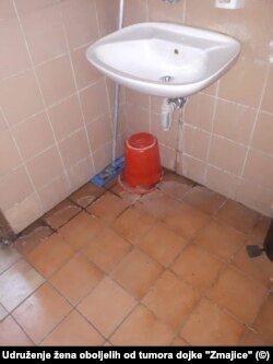 Toalet u UKC Tuzla 