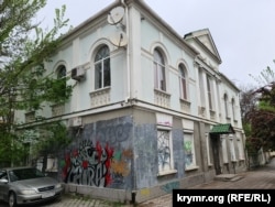 Здание Меджлиса крымскотатарского народа в Симферополе. Крым, апрель 2023 года