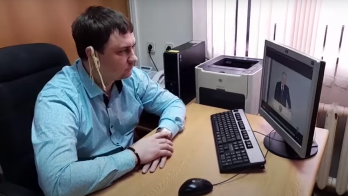 The CPRF will not punish a deputy for watching Putin with noodles in his ears