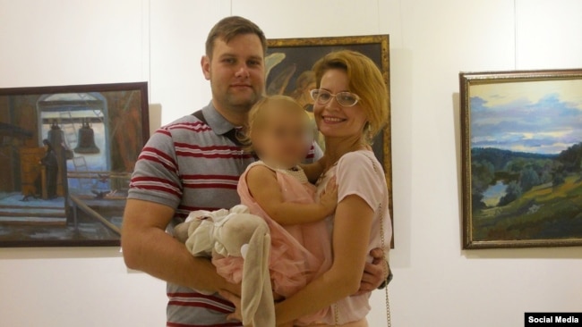 Рускиот дипломат Алексеј Иваненко со сопругата Екатерина и ќерката во Индија во 2015 година