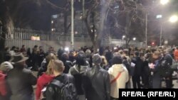U Beogradu se okupilo nekoliko stotina ljudi.