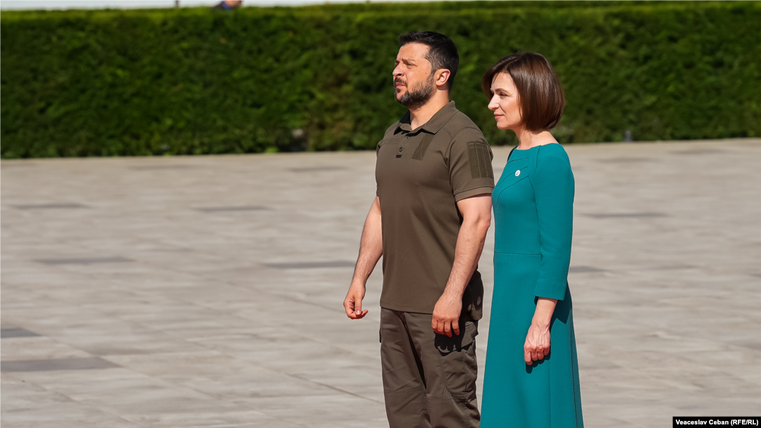 Președintele Ucrainei, Volodimir Zelenski, și președinta R. Moldova, Maia Sandu, la Summitul Comunității Politice Europene de la Bulboaca, din 1 iunie 2023.