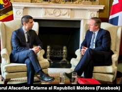 Ministrul de Externe moldovean, Mihai Popșoi, discută cu omologul său britanic, Lordul David Cameron, 30 aprilie 2024.
