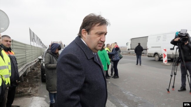 Служебният министър на регионалното развитие Иван Шишков по време на проверка на Северната скоростна тангента на София, 28 февруари 2023 г.