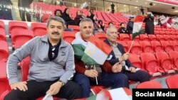 Намояндагони мақомоти футболи Тоҷикистон дар бозии Ҷоми Осиё дар Қатар. Аз чап ба рост: Анвар Мирзоев, Хабир Давлатов, Шариф Назаров. Акс аз саҳифаи Фейсбуки Х.Давлатов
