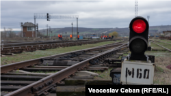 „Coridorul verde” pe cale ferată pentru tranzitul cerealelor ucrainene plănuit de Ucraina și R. Moldova încă arată roșu. Imagine simbol
