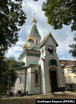 Clădirea bisericii „Sf. Nicolae Făcătorul de Minuni” din centrul Sofiei.