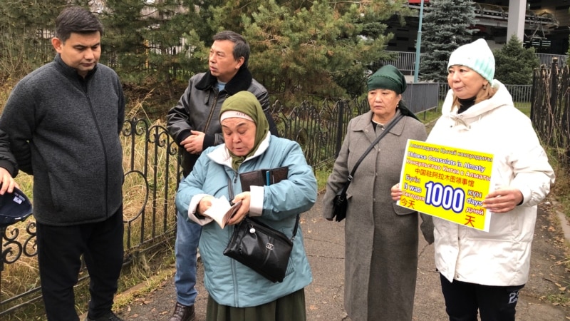 Rođacima Kazahstanaca zatvorenih u Sinđijangu blokiran pristup kineskom konzulatu