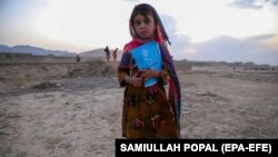 د یونېسېف د افغانستان څانګې ويلي چې له نويو محلي ټولګيو به ۱۴۰،۰۰۰ ماشومان برخمن شي ـ پخوانی انځور