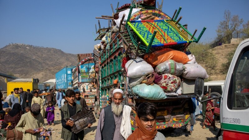 پاکستاني چارواکي وايي د تورخم له لارې ۱۷۸,۰۰۰ افغان کډوال هېواد ته اوښتي