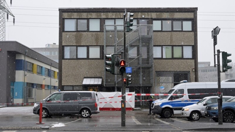 Најмалку осум загинати во пукање во црква на Јеховините сведоци во Хамбург